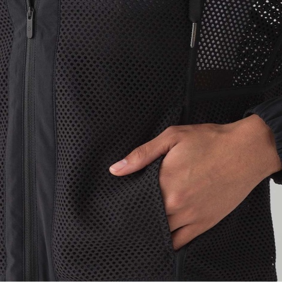 Lululemon Mesh on Mesh Jacket - Picture 4 of 15